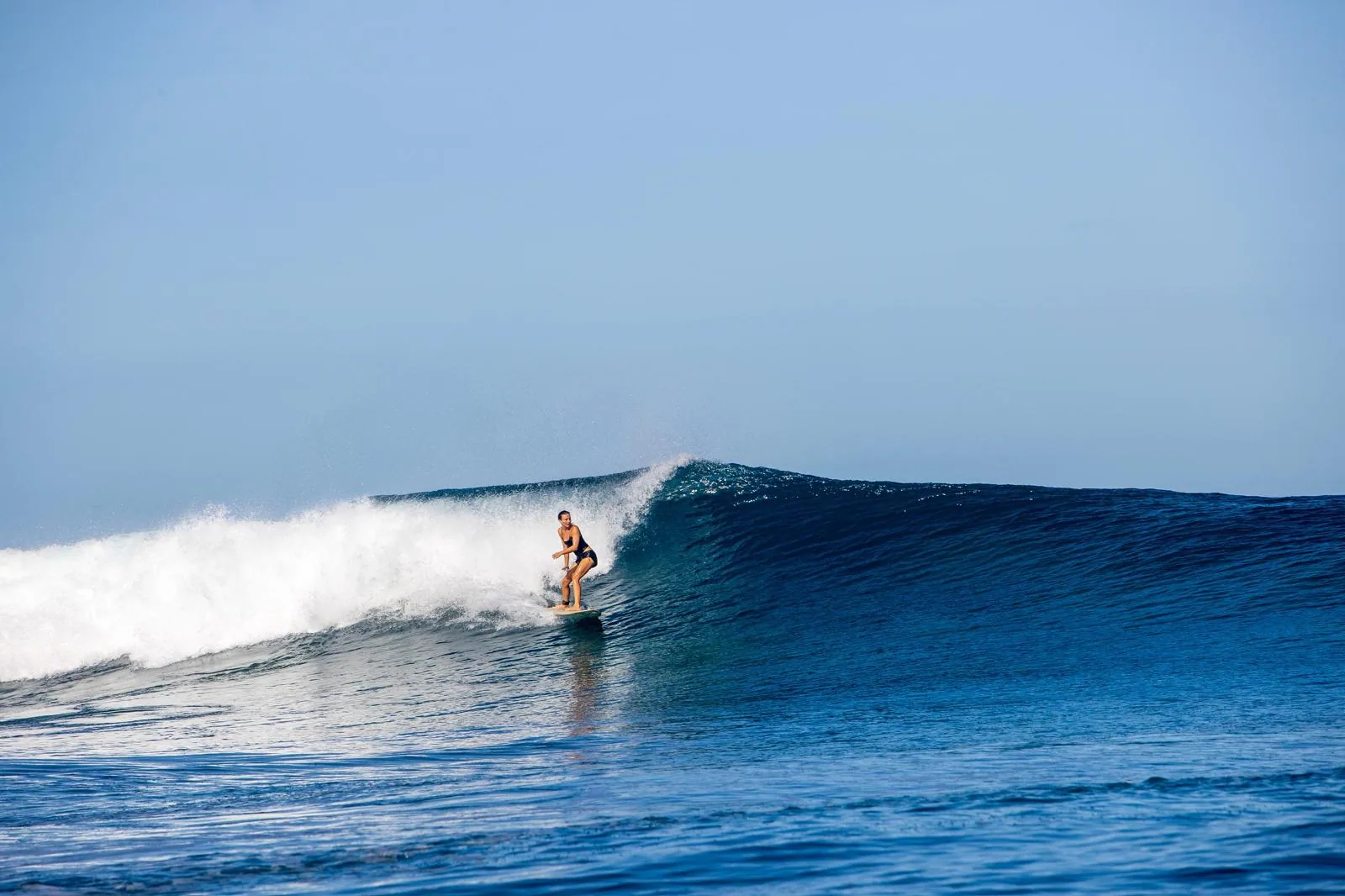 Empty peeling wave at La Lancha